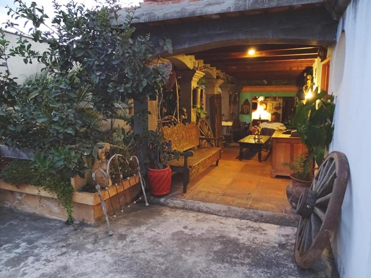 Posada San Sebastian Антигуа-Гватемала Экстерьер фото