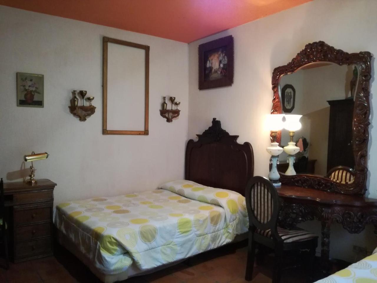 Posada San Sebastian Антигуа-Гватемала Экстерьер фото