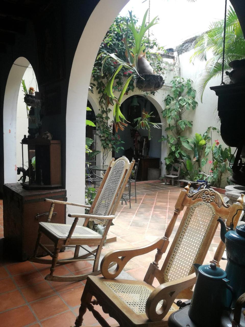 Posada San Sebastian Антигуа-Гватемала Экстерьер фото