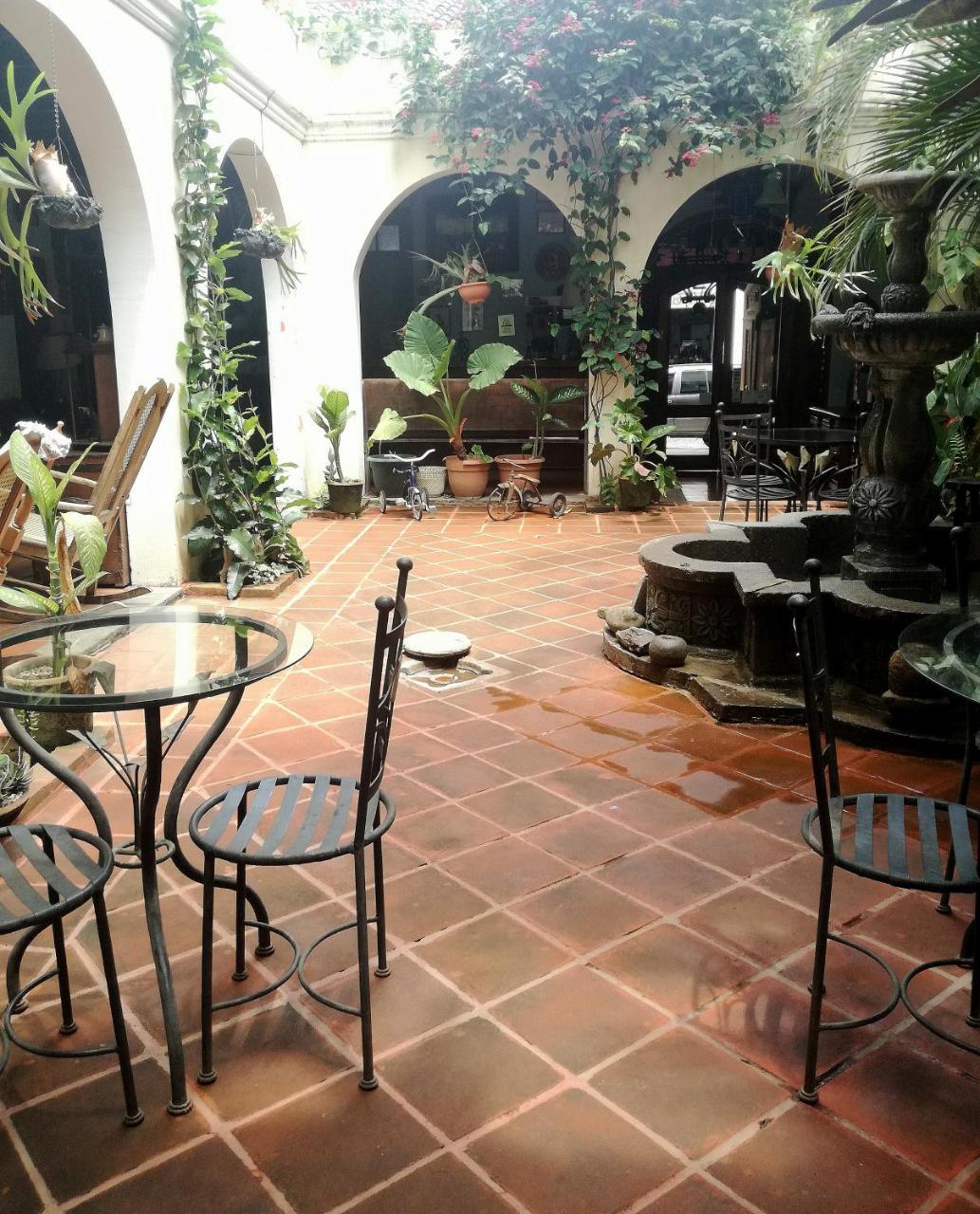 Posada San Sebastian Антигуа-Гватемала Экстерьер фото